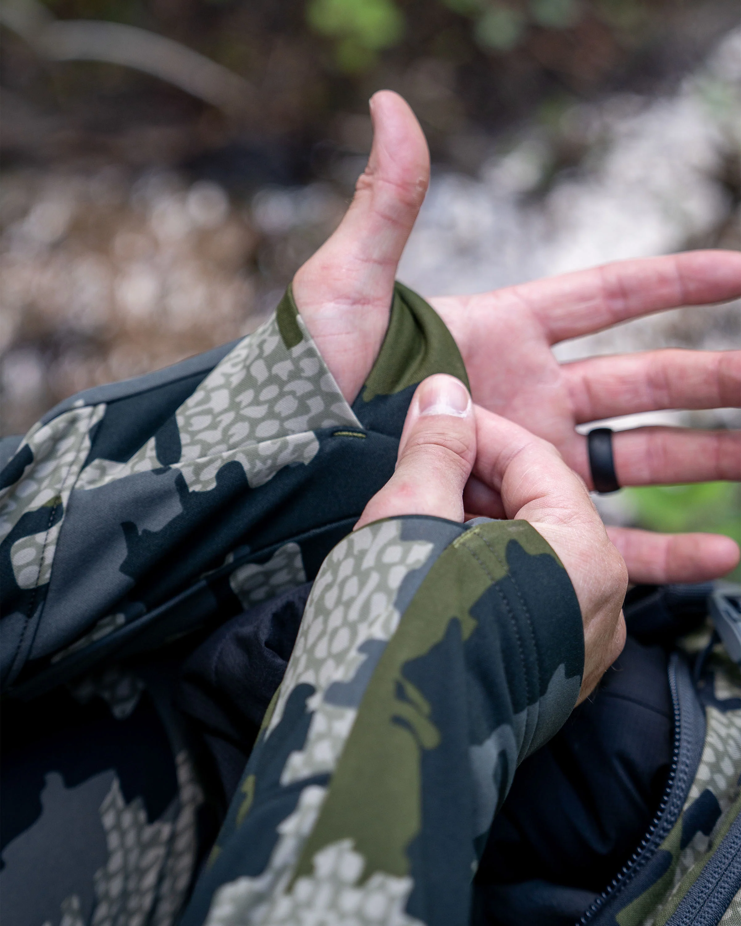 StrongFleece 235 Zip-T Hoodie | Black - Image 8