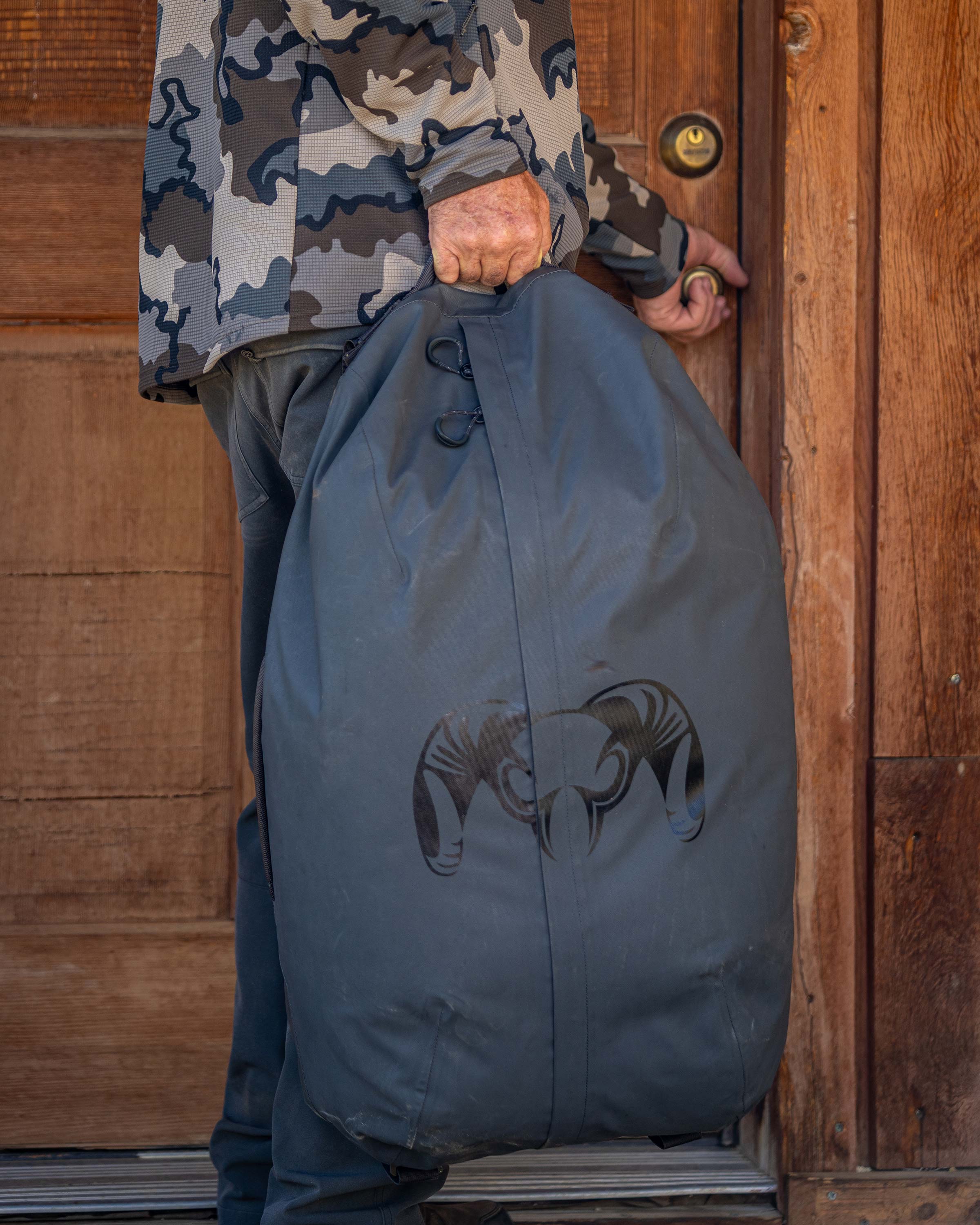 Taku BLSTX 4200 Duffel | Gunmetal - Image 6